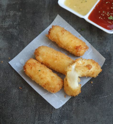 Eggless Mozzarella sticks | Fried Cheese fingers Eggless Snack Recipes, Eggless Mozzarella Sticks, Mozzarella Stick Recipes, Fried Mozzarella Cheese, Cheese Fingers, Baked Indian Snacks, Deep Fried Snacks, Fried Mozzarella Sticks, Mozzarella Cheese Recipe