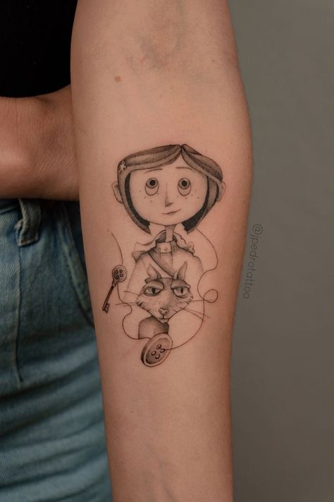 Coraline Tattoos Ideas, Y2k Small Tattoos, Simple Coraline Tattoo, Coraline Inspired Tattoos, Small Coraline Tattoo, Coraline Flash Tattoo, Coraline Flash, Coraline Tattoo Ideas, Flash Tattoo Ideas