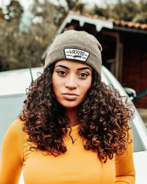 Top 12 Cozy Beanie Hairstyles To Wear All Winter Curly Hair Winter Hat, Curly Hair Beanie Hairstyles, Curly Hair With Beanie, Curly Hair Beanie, Beanie Curly Hair, Curly Accessories, Best Haircut For Curly Hair, Hat Curly Hair, Haircut For Curly Hair