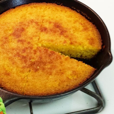 Savory Fritters, Buttery Cornbread Recipe, Country Cornbread, Perfect Cornbread, Buttery Cornbread, Southern Cornbread Recipe, Southern Style Cornbread, Best Cornbread Recipe, Cornbread Recipe Sweet