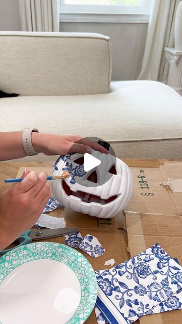 kenzie ervin | Decor + DIY + Thrift on Instagram: "“SAVE” this video or send it to a friend so you can rewatch it later and give this a try! 🍁🍂
•
•
Here’s a fun DIY pumpkin idea to get you ready for Fall — you can thrift a pumpkin or just buy a cheap one and the possibilities are endless with the napkins! ☝🏽🎃
•
•
#diyidea #crafting #craftideas #fallcrafts #falldecor #falldiy #diyfalldecor #thrifting #homehack #diypumpkins #fallvibes #diyhomedecor #decoupage #diyhomeprojects" Mod Podge Glass, Pumpkin Makeover, Pumpkin Idea, Crafty Witch, Diy Pumpkins Crafts, Decoupage Pumpkins, Decoupage Crafts, Pumpkin Craft, Mod Podge Crafts