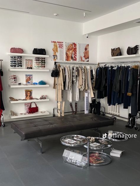 Closet That Looks Like A Store, Show Room Design Fashion, Streetwear Closet Room, Fashion Design Room Studio Aesthetic, Boutique Sitting Area, Aesthetic Walk In Closet Y2k, Glam Room Aesthetic, Y2k Clothing Store Interior, Content Room