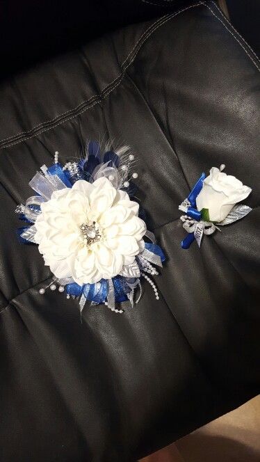 Prom Wrist Corsage Ideas Royal Blue, Blue And Silver Prom, Prom Corsage Blue, Wristlet Corsage, Blue Corsage, Corsage Ideas, Homecoming Flowers, Prom Corsages, Prom Corsage And Boutonniere