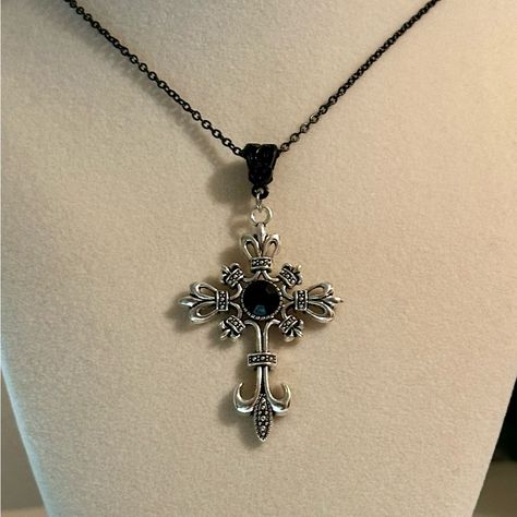 Gothic Dark Silver Cross Vampire Necklace Chain Jewelry Halloween Gothic Cross Pendant Necklace. Add A Touch Of Mystery And Elegance To Your Look With This Gothic Vampire Necklace.The Silver And Black Color Combination Gives It A Unique And Edgy Look That Will Make You Stand Out.Perfect For Any Occasion. *Brand New. *Stainless Steel Chain. *Chain Length: 50cm. #Gothic#Cross#Vampire#Choker#Necklace Streamer Outfits, Vampire Choker, Beauty Outfits, Vampire Necklace, Necklace Combo, Edgy Accessories, Jewelry Halloween, Gothic Cross, Gothic Vampire