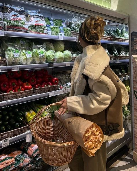 Grocery Shopping Outfit, Shopping Outfit Winter, Ny Outfits, Winter Shopping, 2000s Fashion Outfits, Aesthetic Look, Causual Outfits, Winter Fits, Cozy Outfit