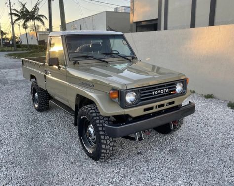 Land Cruiser Pick Up, Toyota Camper, Jeep Pickup Truck, Toyota Cruiser, Land Cruiser 70 Series, Car Builds, Pickups For Sale, Jeep Pickup, Toyota 4x4