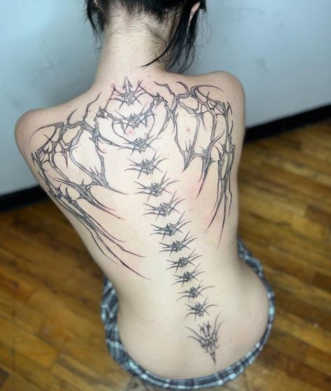 Bone Fairy, Back Tattoos Spine, Spine Tats, Tattoo Ideas Inspiration, Dragon Tattoo Meaning, Red Dragon Tattoo, Spine Tattoo Ideas, Tato Minimal, Small Dragon Tattoos