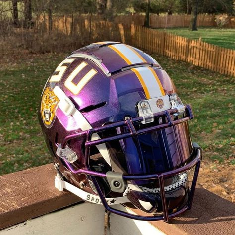 Schutt F7 Helmet, F7 Helmet, Schutt F7, Cool Football Helmets, Football Swag, College Football Helmets, Football Helmet Design, Football Dress, Nfl Helmets