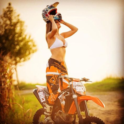 Pin on Motorcycle girls Dirt Bike Wedding, Motocross Girls, Female Motorcycle Riders, Motocross Love, Cool Dirt Bikes, Мотоциклы Cafe Racers, Motorcross Bike, Biker Photoshoot, Dirt Bike Girl