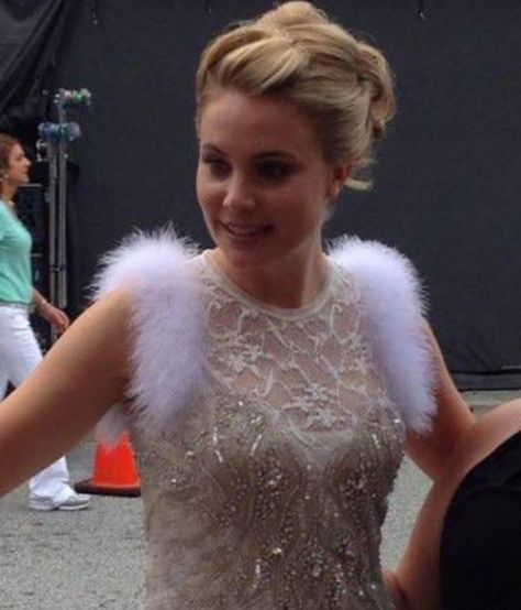 Leah Pipes, Margot Robbie, The Vampire, Face Claims, Favorite Celebrities, Cool Girl, Interview, Flower Girl Dresses, It Cast