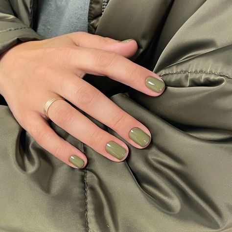 Nails Short Solid Color, Prom Acrylic Nails, Green Nails Gel, Green Gel Nails, Olive Green Nails, Green Manicure, Nails Classic, Short Gel Nails, Press On Nails Short