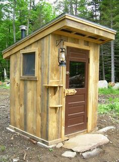 Modern outhouse with ventilation and lighting Diy Outhouse, Modern Outhouse, Outhouse Bathroom Decor, Building An Outhouse, Outhouse Plans, Outhouse Bathroom, Out Houses, Wooden Shed, Composting Toilets