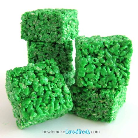 Green Rice Crispy Treats, Blue Rice Krispie Treats, Green Rice Krispie Treats, Green Food Party, Green Treats, Homemade Rice Krispies, St Patricks Food, Rice Krispie Squares, Blue Rice