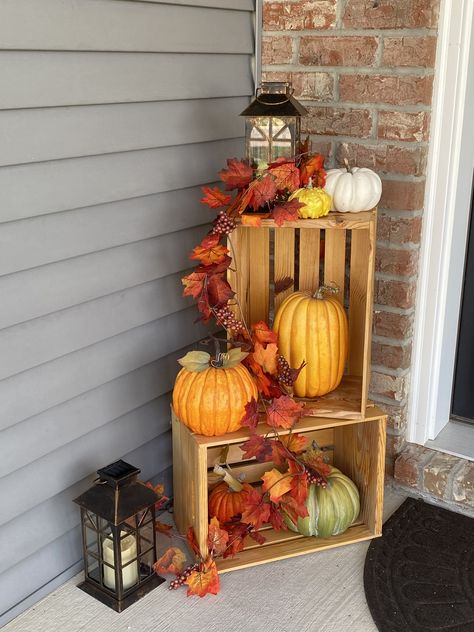 Fall Front Porch Decor With Crates, Fall Decor Ideas For Apartment Front Door, Covered Porch Fall Decor, Autumn Doorstep Decor, Fall Decor Porch Ideas Diy, Small Front Step Fall Decor Ideas, Fall Harvest Decorations Front Porch, Wood Crates Fall Decor, Small Front Yard Fall Decor Ideas