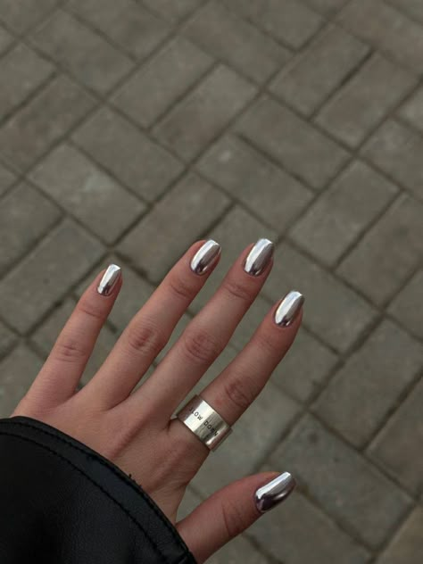 Nagellack Trends, Chrome Nails Designs, Metallic Nails, Popular Nails, Hot Nails, Silver Nails, Luxury Nails, Classy Nails, Minimalist Nails