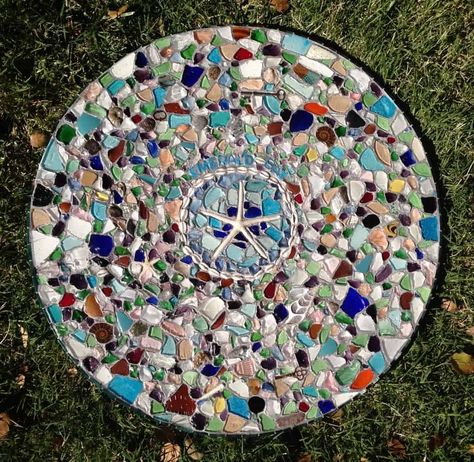 Diy Mosaic Table, Sea Glass Diy, Sea Glass Mosaic, Diy Outdoor Table, Outdoor Table Tops, Mosaic Table Top, Mosaic Garden Art, Diy Mosaic, Mosaic Madness