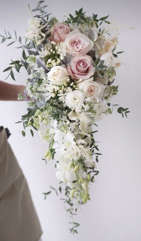 Bridal Bouquet Ideas, Winter Bridal Bouquets, Unique Bridal Bouquets, Storybook Wedding, Elegant Bouquet, Bridal Bouquet Flowers, Bouquet Ideas, Bridal Flowers, Ceremony Decorations