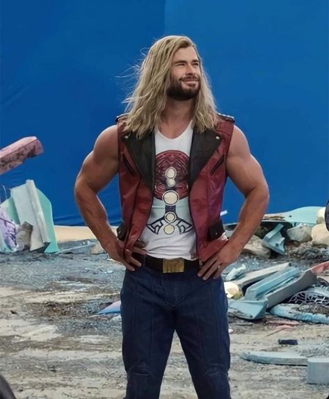 Thor With Long Hair, Thor Haircut Long Hair, Chris Hemsworth Love And Thunder, Chris Hemsworth Thor Love And Thunder, Chris Hemsworth Long Hair, Thor Hair, Chris Hemsworth Movies, Thor Chris Hemsworth, Thor 2