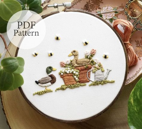 Farm Embroidery, Beginner Embroidery, Easter Embroidery, Hand Embroidery Projects, Cute Embroidery, Hand Embroidery Pattern, Hand Embroidery Art, Embroidery Hoop Art, Embroidery Craft