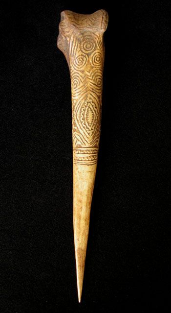 A very pointed cassowary bone dagger from the Abelam of Papua New Guinea. This one measures 12" in height and has a nice shiny patina from generations of use. Femur Bone, Arrowheads Artifacts, Antler Crafts, Bone Art, Magic Items, Ethnic Art, Boulder Colorado, Stone Age, Bone Carving