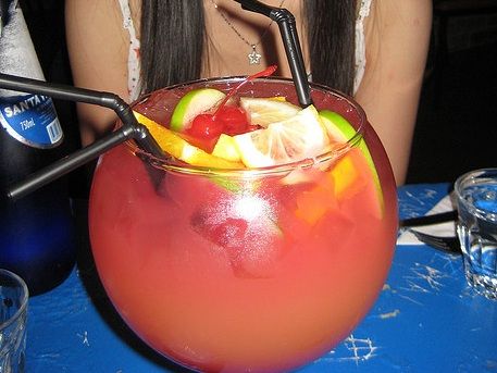 Fishbowl Drink Recipes... This one looks good as well. It could be your meal and drink all in one with all that fruit! Fishbowl Cocktail, Drinks Alcohol Recipes Party, Fishbowl Drink, New Golf Clubs, Party Drinks Alcohol, Measuring Ingredients, Peach Schnapps, Drinks Alcohol, Orange Recipes