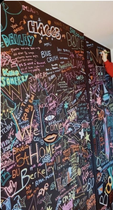 Student Mural Ideas, Neon Basement Ideas, Bonus Room Teenage Hangout, Garage Makeover Hangout, Hang Out Room Aesthetic, Chill Hangout Room, Unique Basement Ideas Creative, Hangout House Ideas, Gaming Space Ideas