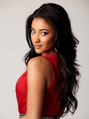 emily fields pretty little liars photos | Thread: OT: Which Pretty Little Liar do you think is the prettiest? Pll Hair, Shay Mitchell Hair, Shay Mitchell, Brunette To Blonde, Pretty Little Liars, Hair Goals, Cute Hairstyles, Her Hair, Pretty People