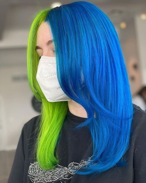 Green Split Dye, Split Dye Hair, Fox Hair Dye, Hair Middle Part, Hair Dye Videos, Arctic Fox Hair Dye, Vibrant Red Hair, Hair Color For Dark Skin, Anime Hair Color