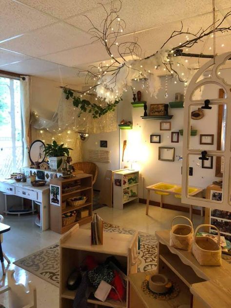 Nature Kindergarten Classroom, Nature Based Home Daycare, Natural Kindergarten Classroom, Classroom Environment Preschool, Earthy Preschool Classroom, Beautiful Preschool Environments, Reggio Inspired Classrooms Elementary, Regio Emilia Infant Classroom, Kindy Room Ideas Early Childhood