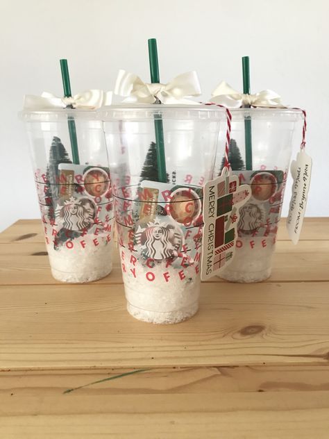 Creative Gift Card Presentation For Teacher, Cute Starbucks Gift Ideas, Starbucks Gift Card Christmas, Christmas Teacher Basket, Teacher Gift Starbucks, Starbucks Cups Christmas Gifts, Cute Teacher Birthday Gifts, Gift For Starbucks Lover, $5.00 Christmas Gift Ideas