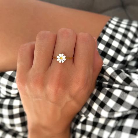 Silver Daisy Adjustable Ring Silver Flowers Ring Daisy Ring - Etsy Flowers Ring, Breastmilk Jewelry, Daisy Jewelry, Sweet Jewelry, Snowflake Necklace, Daisy Ring, Ring Flower, For Her Gifts, Ring Minimalist