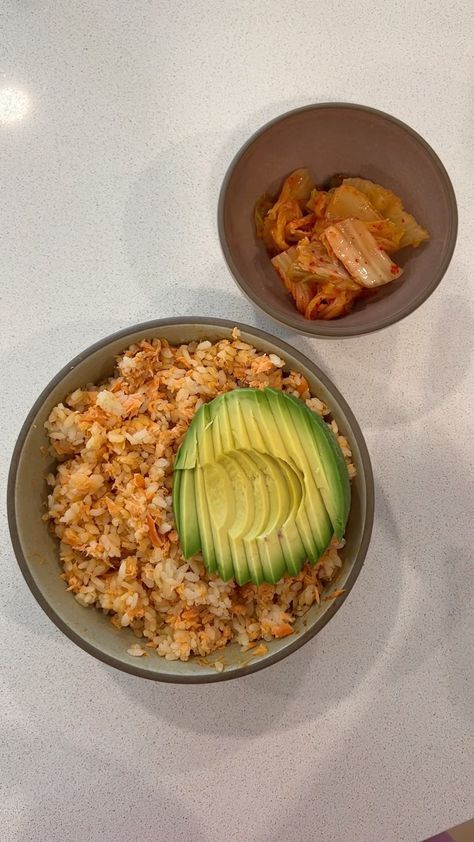 Emily Mariko Salmon Bowl, Kimchi Meals, Emily Mariko, Bowl Aesthetic, Protein Meal Plan, Salmon Rice Bowl, Salmon Rice, Salmon Bowl, Protein Meal