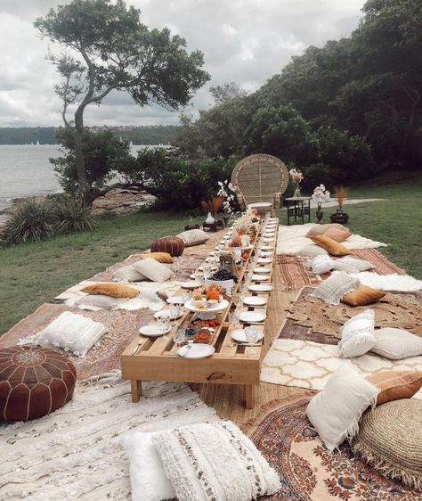 Dreamy Picnic, Beach Picnic Party, Picnic Party Decorations, Picnic Inspo, Backyard Dinner Party, Picnic Birthday Party, Picnic Inspiration, Tafel Decor, Picnic Decorations