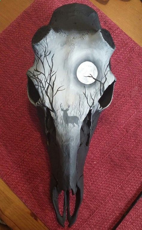 Painted Deer Skulls, Painted Animal Skulls, Deer Skull Art, Cow Skull Art, Antler Crafts, Deco Champetre, Antler Art, Hunting Decor, Carpentry Projects