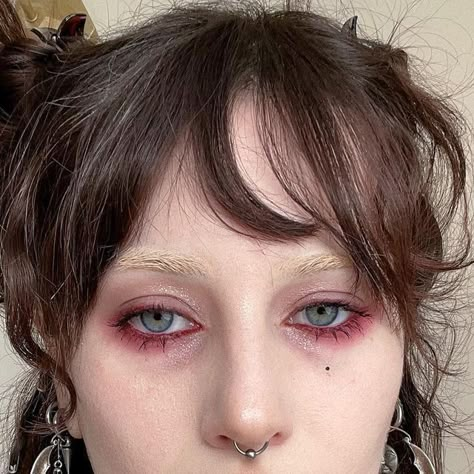 Color Around The Face, Soft Red Eyeshadow, Green And Red Makeup Looks, Fall Grunge Makeup, Red Nose Makeup, Red Mascara Looks, Red Undereye Makeup, Colored Mascara Looks, Abby Roberts Makeup