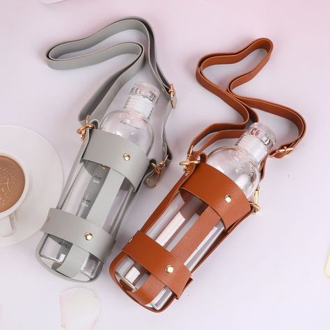 Leather Bottle Holder, Water Bottle Brands, Diy Leather Projects, Water Bottle Bag, Water Bottle Carrier, Shoes Photography, Bottle Sleeves, Water Bottle Holder, Bottle Carrier