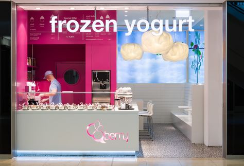 Q-berry Frozen Yogurt Shop Berlin by fl!nk.architekten | fl!nk ... Juice Bar Interior, Fruit And Yogurt Parfait, Waffle Shop, Ice Cream Menu, Bakery Display Case, Yogurt Pops, Bakery Interior, Yogurt Bar, Frozen Yogurt Shop