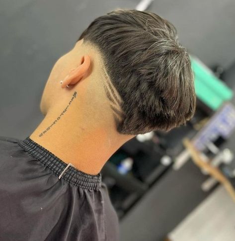 Drop Fade Haircut With Design, Fade Haircut With Design, Low Drop Fade Haircut, Mid Fade En V, Low Fade En V, Low Drop Fade, Fade Haircut Designs, Hair Designs For Men, Good Phone Backgrounds