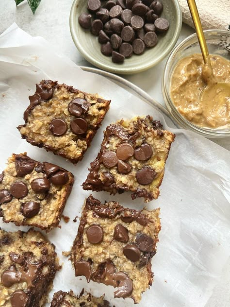 4 Ingredient Peanut Butter Banana Bars - Sammi Brondo 4 Ingredient Peanut Butter Banana Bars, Sammi Brondo, Peanut Butter Banana Recipes, Banana Peanut Butter, Banana Bars, Healthy Protein Snacks, Peanut Butter Pumpkin, Almond Extract, Peanut Butter Oatmeal