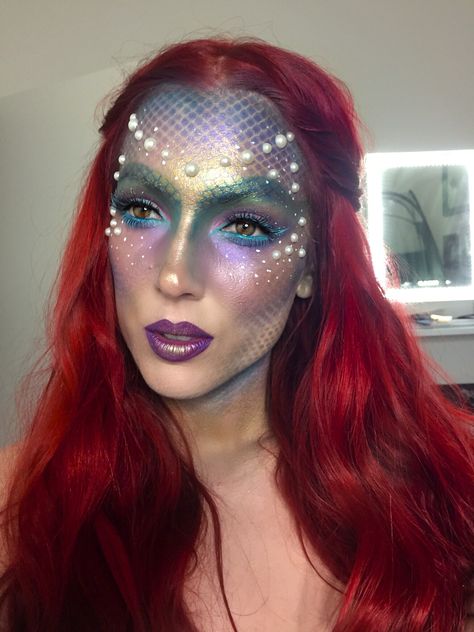 I like the idea of it being a 'mask' more mysterious looking... Karneval Kostum, Mermaid Makeup Halloween, Mermaid Costume Diy, Halloweenský Makeup, Halloween Make-up Looks, Mermaid Parade, Mermaid Halloween, Carnival Halloween, Mermaid Diy