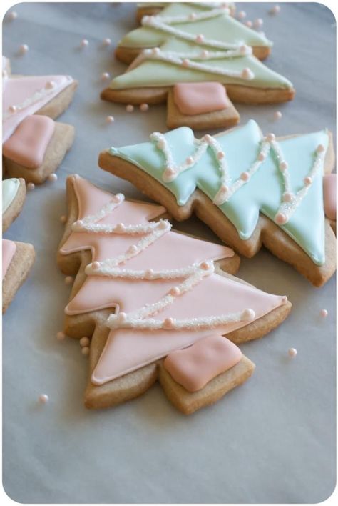 Romeo I Julia, Pastel Christmas Tree, Cinnamon Sugar Cookies, Cut Out Cookie Recipe, Pastel Christmas, Holiday Favorite Recipes, Tree Cookies, Cookie Tutorials, Cinnamon Recipes