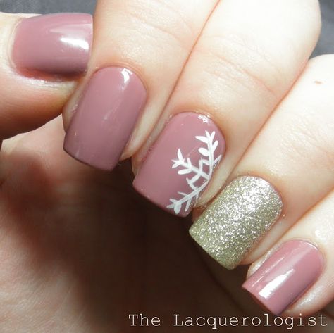 The Perfect January Manicure. #snowflake Unghie Nail Art, Nails Colors, Christmas Nail Art Designs, Nails Christmas, Christmas Nails Acrylic, Super Nails, Winter Nail Designs, Nails Gel, Xmas Nails