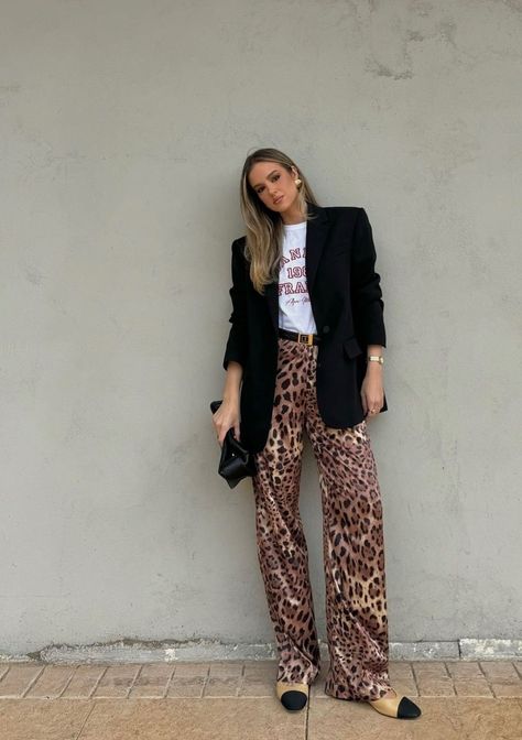 Casual Lazy Outfits, London Wardrobe, Outfit Animal Print, Cheetah Print Outfits, Printed Pants Outfits, Tube Top And Skirt, Leopard Print Outfits, Wide Leg Pants Outfits, Outfit Combos