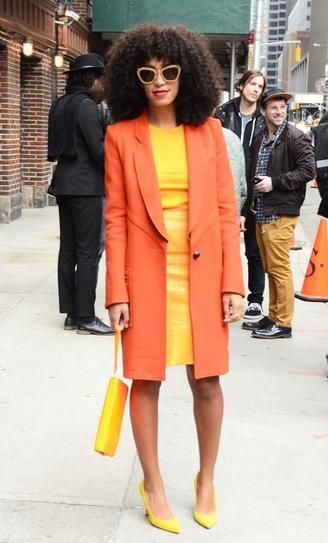 Solange in yellow and orange.... These colours work so well for her. She is definitely one of my style icons Solange Style, Solange Knowles Style, Orange Outfits, Orange Coat, Giovanna Battaglia, Color Blocking Outfits, Solange Knowles, Colour Blocking, Sarah Jessica Parker