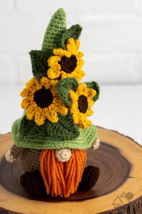 Crochet Sunflower Gnome Free Crochet Pattern - Winding Road Crochet Crochet Mushroom Gnome Free Pattern, Crochet Mushroom Gnome, Crochet Sunflower Gnome, Free Crochet Gnome Pattern, Crocheted Gnomes, Crochet Gnomes Pattern Free, Crochet Gnomes, Crochet Pour Halloween, Thanksgiving Crochet