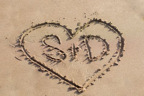 Beach engagement picture with initials S + D drawn in the sand with a heart drawn around them. Logo Online Shop, S Letter Images, Baker Beach, Logo Design Love, Beach Instagram Pictures, Good Insta Captions, Best Friend Pictures Tumblr, Aesthetic Letters, Pre Wedding Poses