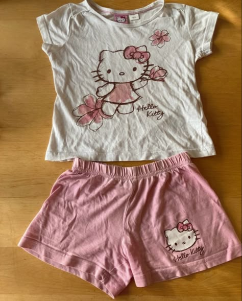 Cutecore Pjs, Baggy Pajamas Outfit, Gyaru Pajamas, 2000s Pjs, Girly Pjs, Kawaii Pjs, Hello Kitty Outfits, Y2k Pjs, Y2k Sleepwear