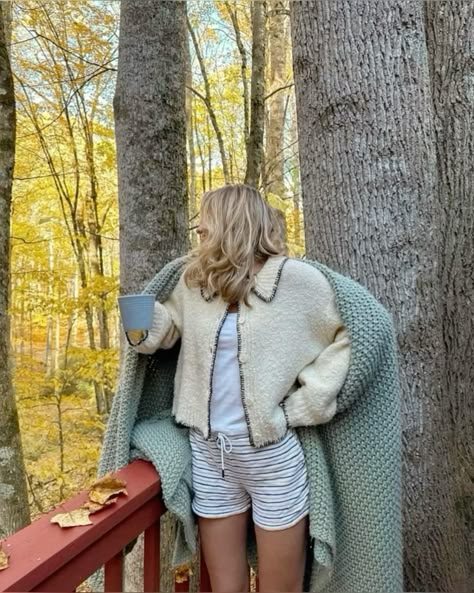 Spring Cabin Outfit, Mountain Getaway Outfit, Cabin Getaway Outfit, Cabin Weekend Outfit, Tahoe Outfits, Picture Mood Board, Cottagecore Fits, Cabin Outfit, Picture Mood