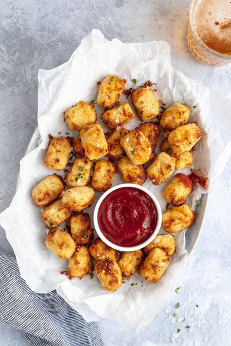 Mac And Cheese Healthy, Cauliflower Tots, Quick Healthy Snacks, Ambitious Kitchen, Easy Cauliflower, Tater Tots, Best Side Dishes, Cauliflower Recipes, Quick Healthy