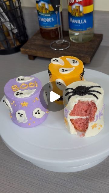 Melissa Volido on Instagram: "How adorable are these mini spooky cakes?👻🕷️Save to make for a halloween party or for a fun date night activity!

You can always find the baking tools I use in all my videos in my amazon storefront under “baking & decorating” linked in my bio!

Let me know if you’re giving these a try 🖤

#halloweentreats #bakingtutorial #cupcakes #halloweenbaking #buttercream #bakinghacks #beginnerbaker #funbaking" Spooky Cake Ideas, Mini Halloween Cakes, Halloween Mini Cakes, Spooky Cakes, Spooky Cupcakes, Spooky Cake, Baby Christmas Photos, Baking Decorating, Baking Tutorial